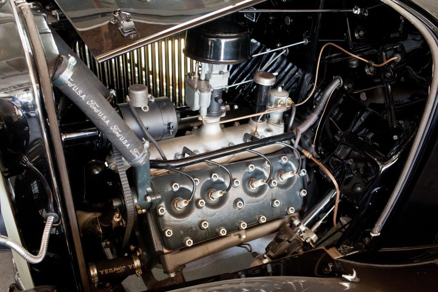 Ford V8 DeLuxe 3-Window Coupe 1932 года  (фото 23 из 23)